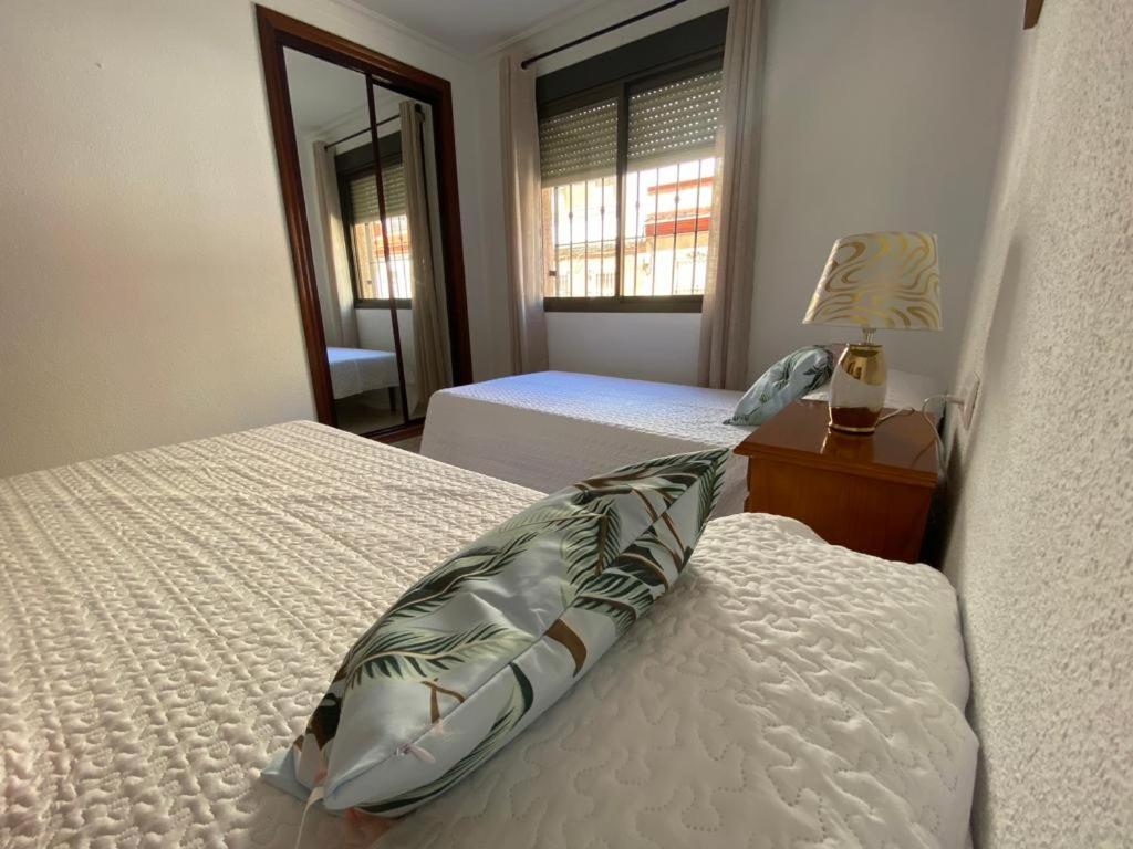 Apartamento Familiar En Barrio Reina Victoria Уэльва Экстерьер фото